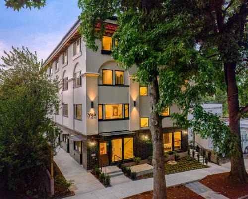 The Adelynn - 5BR Modern Luxury - Central Spot