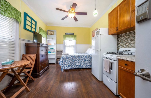 The Allenhurst, Apartment #10 - Studio & Bathroom Apartment
