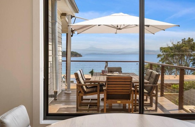 'The Alonnah' Beach House - Main House & Unit