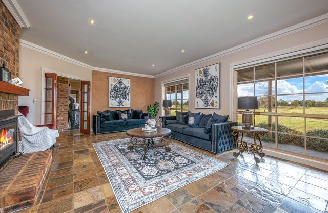 The Alpacas - A Tranquil 6-bedroom retreat in Melton South