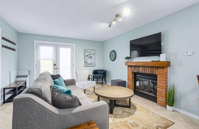 The Alpine - Central Collingwood Condo