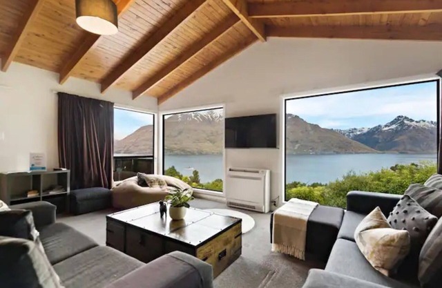 The Alpine - Queenstown Holiday Home