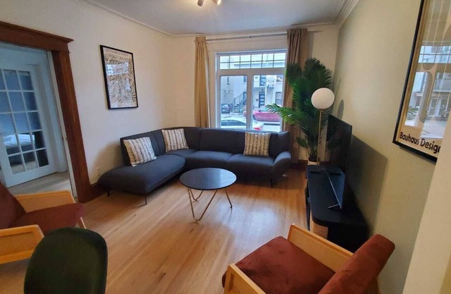 The Amaryllis | 2 Free Parking spots | 4 bedrooms | AC |