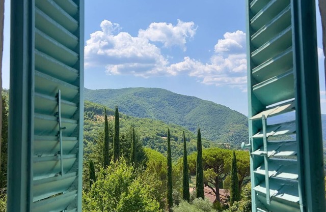 The ancient house of Fattoria a Caiano - an immersion in history and among books