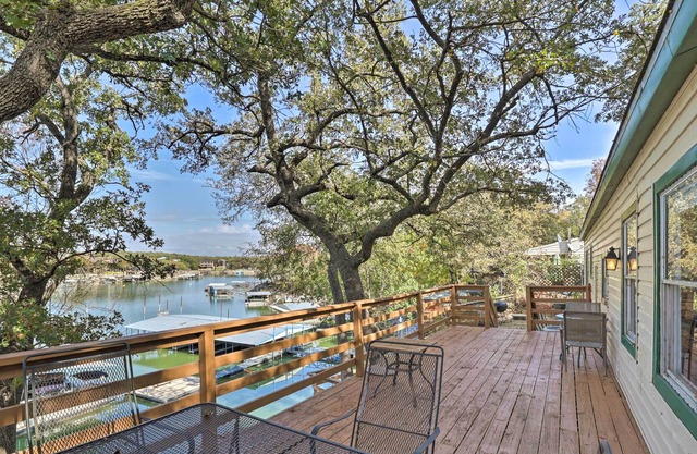 The Angler Cottage - Amenities & Scenic Views