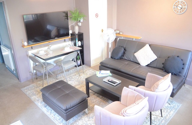 THE ANNEXE, pet friendly, character holiday cottage in Yorkley