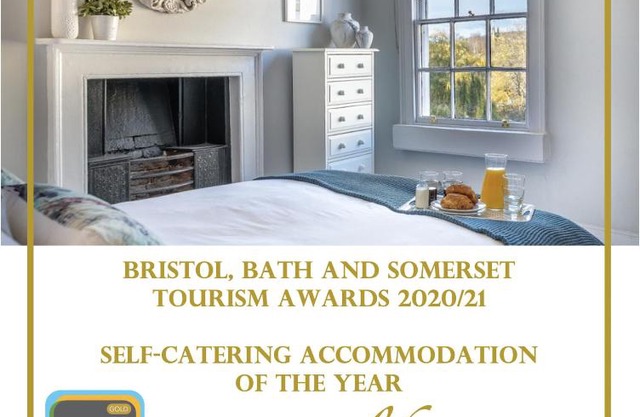 The Apartment, Bath