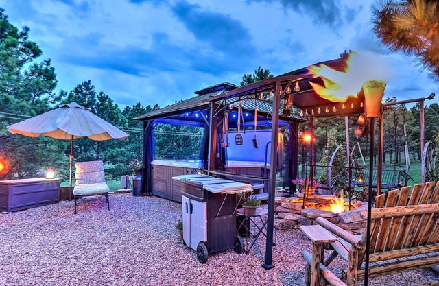 Hermosa tierra-LV Inicio w / 5 Acres, Patio y Bañera de hidromasaje