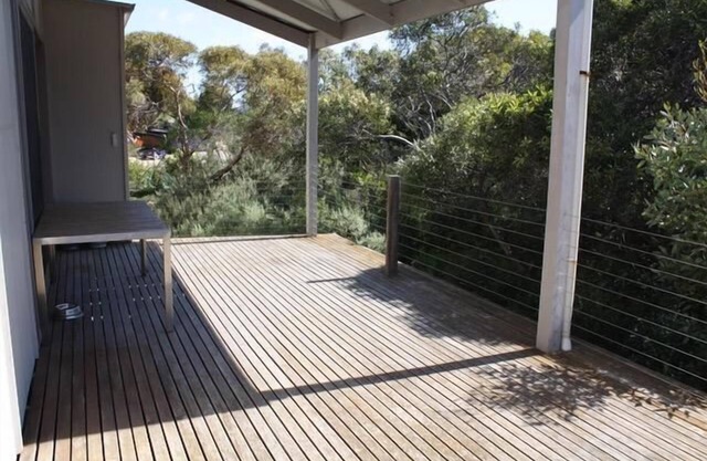 The Architects House - Architecturally designed home in a scrubland setting with native birdlife and a bush track to the beach