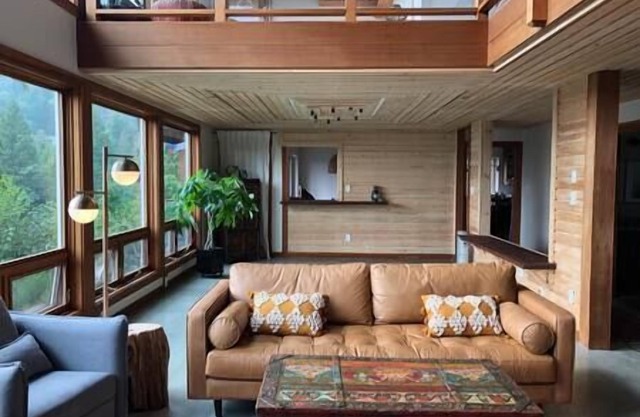 The Ark Retreat House on Bowen - New w/ lake views
