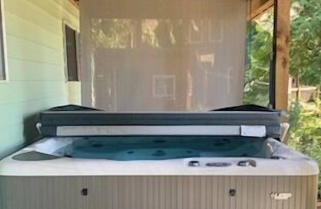The Arrow Gardens & Hot Tub in Madeira Park