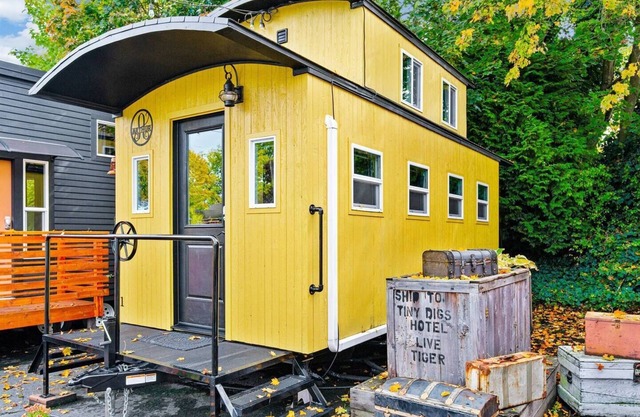 The Arthur - Custom Tiny Home w/ Train Vibe