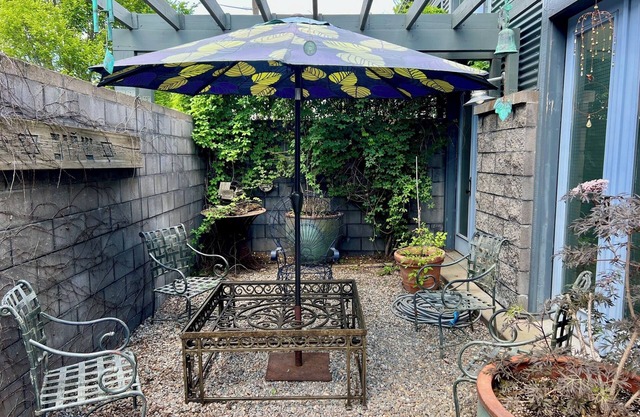 The Artist Abode in Kendall Yards. Just blocks from shops, bars & restaurants.