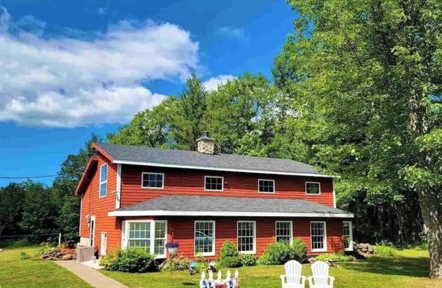 The Atlas House, 1 mile from snowmobile trail & boat launch, secluded house