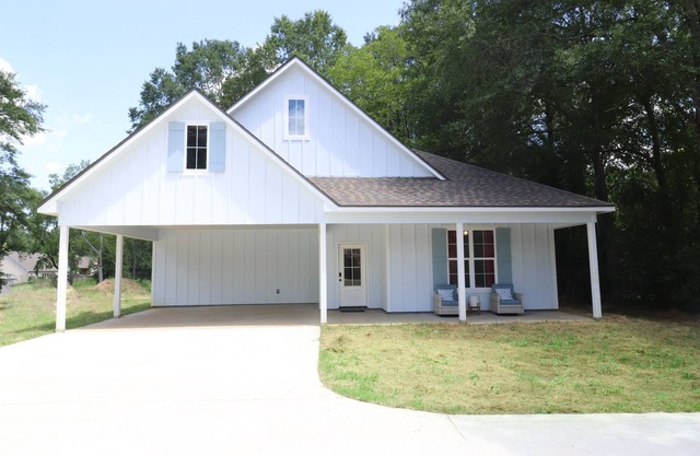 THE AUDUBON COTTAGE nStylish 3 bedroom 2 full bath cottage
