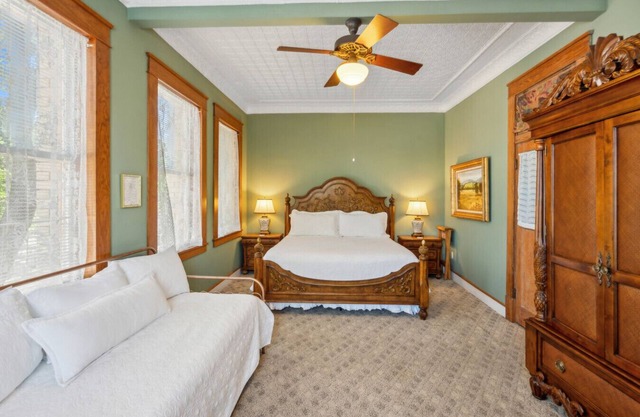 The Austin Room at The Eastland Historic Hotel