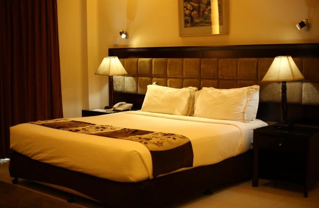 The Avenue Hotel & Suites