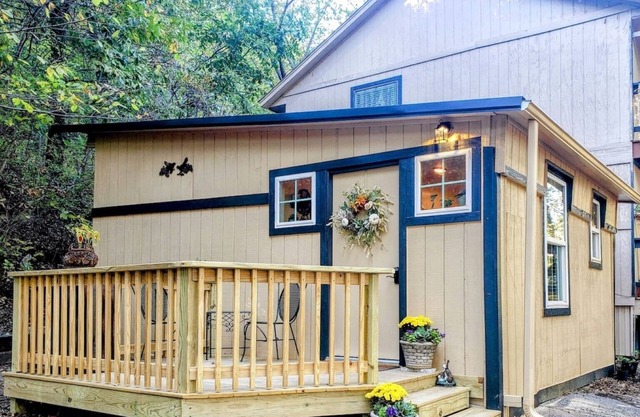 The Aviary at Redbud Valley Lodge
