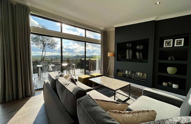 The Avon Lodge (Pet)