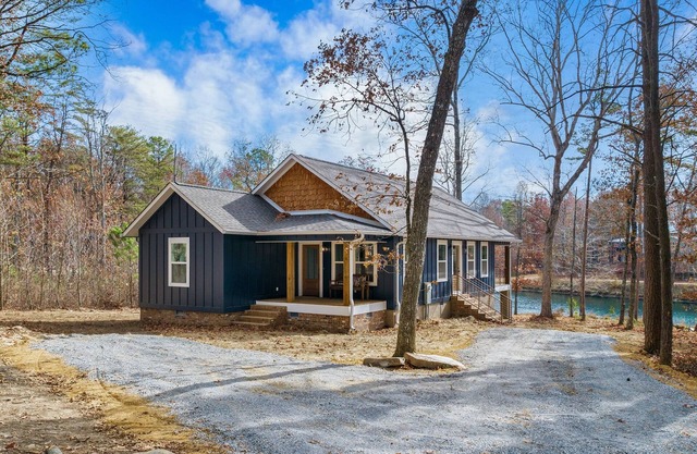 The Away Place-hot tub & fireplace on the lake