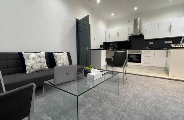 The Aylestone - Leicester City 1 Bed Apartment, Free Parking by YO ROOM!