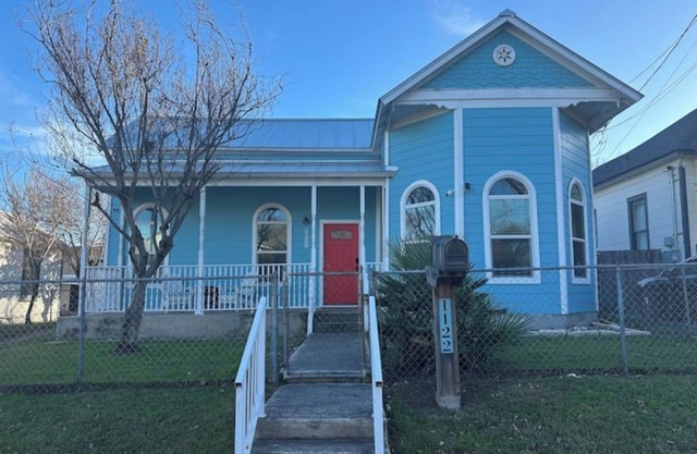 The Azure Charm — Amazing 3BR 2BA Home by the Pearl District & Fort Sam Houston