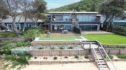The Bach Pearl Beach-Absolute Beachfront , Late Check Out