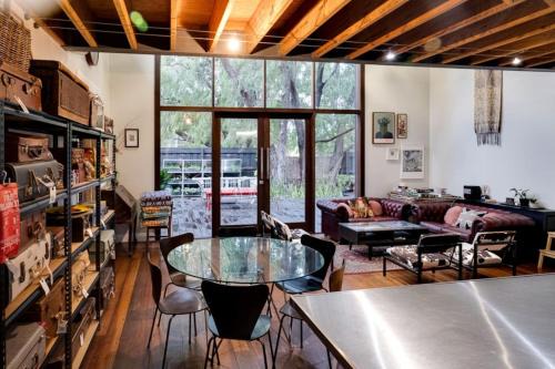The Bach, Stylish Abode in Central Busselton