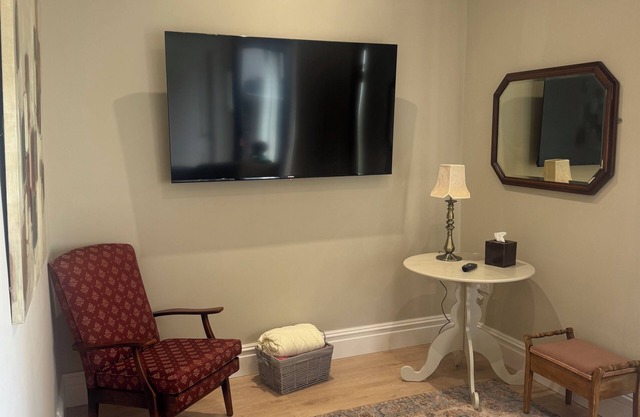 The Back Bay Apartment @ Milton on The Moyle