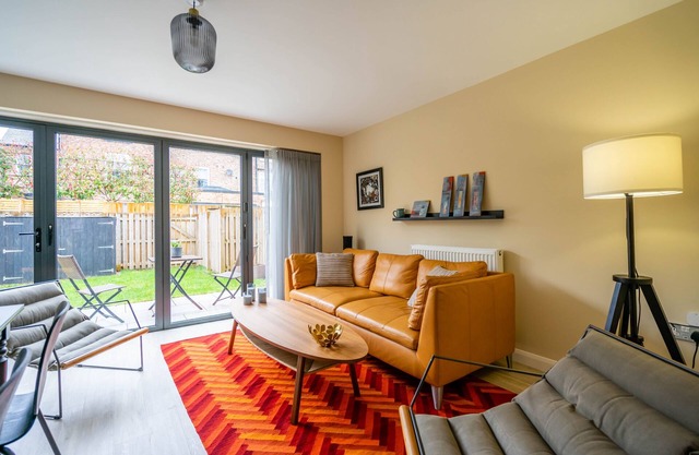 The Backyard N02 - a family break that sleeps 6 guests in 3 bedrooms