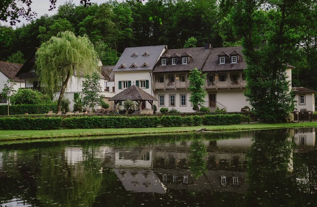 The bakehouse, mill estate with private natural bathing lake