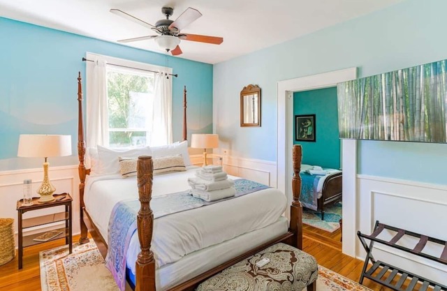The Bamboo Suite - Estate at Mount Dora: Free City Shuttle, Parking, and more!
