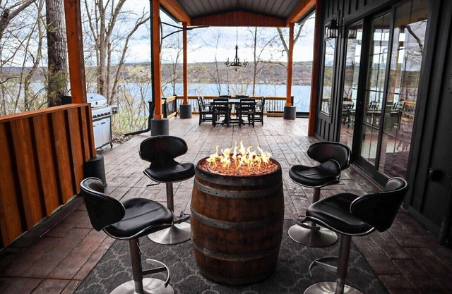 The Barn On Keuka-HotTub-LakeView-WineTrail