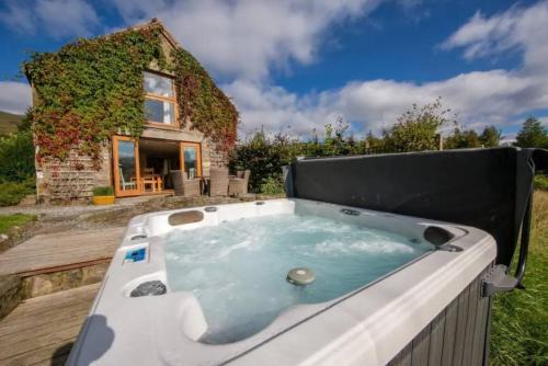 The Barn on Loch Tay - Hot Tub