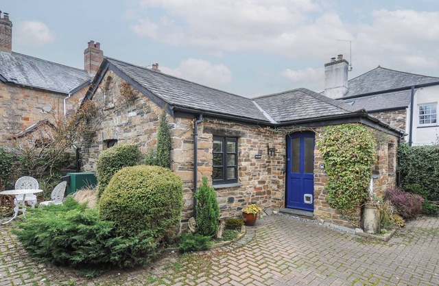 THE BARN, pet friendly, character holiday cottage in Lifton