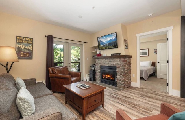 The Base Camp - Lux 2bd / 2ba Base Camp Condo w / vistas de la pendiente y A / C!