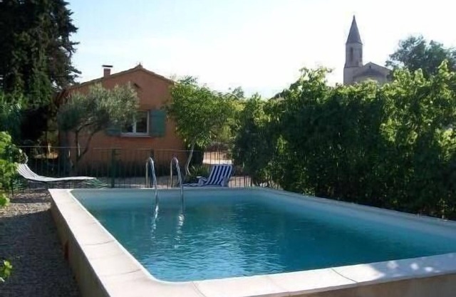 Encantadora casa en un nido verde