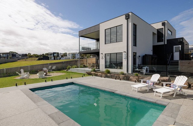 The Bay View San Remo by Ready Set Stay