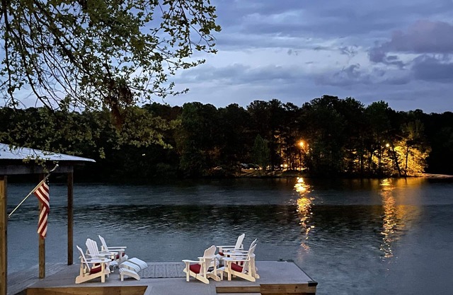 Bayou Lodge and Guesthouse 11 br 9 ba para reuniones, días de juego o retiro enorme