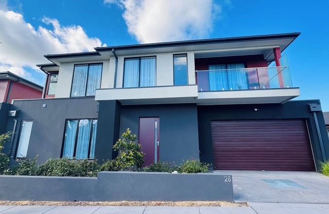 ‘The bayside’ Beautifully brand new house - 3 minutes from the beach