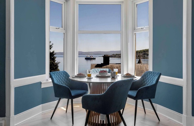 The Bayview- Modern Luxury Apartment