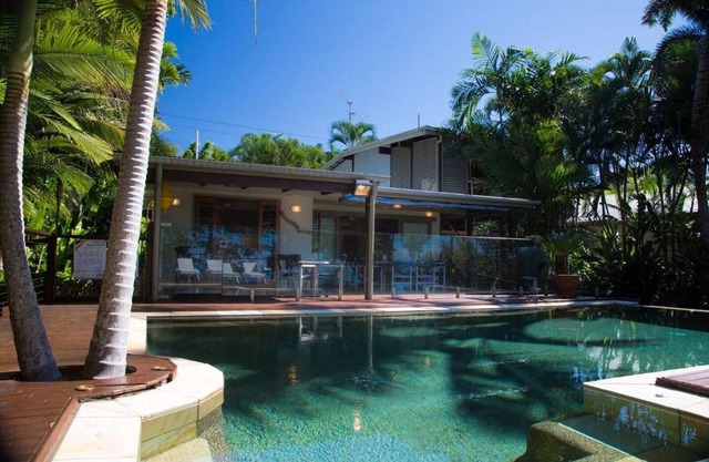 The Beach Cottage - Absolute Beachfront