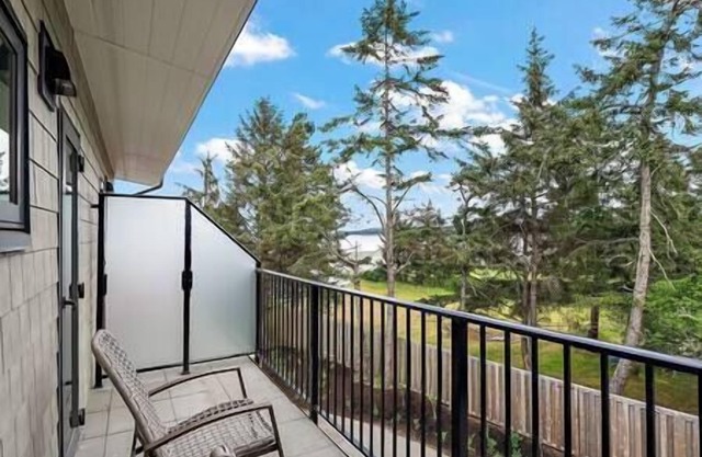 The Beach House at Saratoga: Modern Beach Oasis