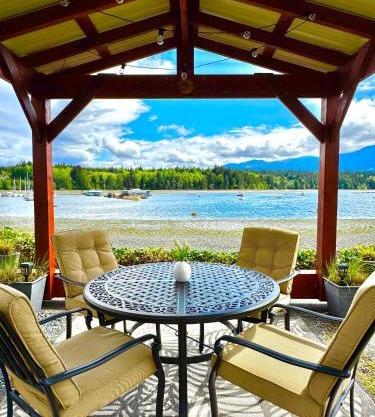 The Beach House at Deep Bay