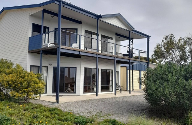 The Beach House-Esplanade position! Sea Views! Off Peak special!