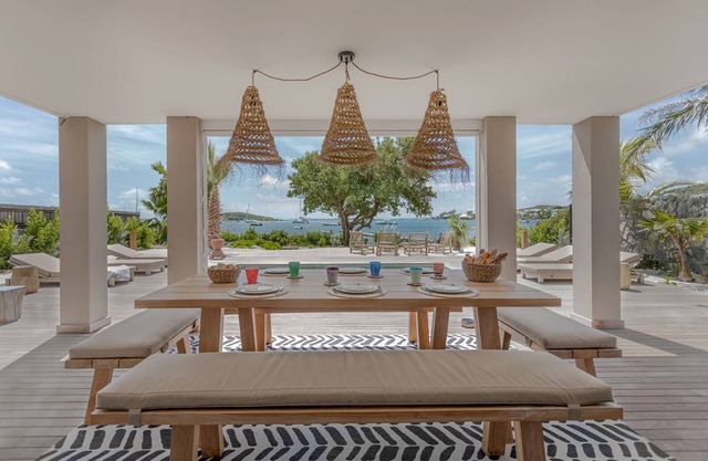 The Beach House - Direct Access to Pinel Island With our Kayak