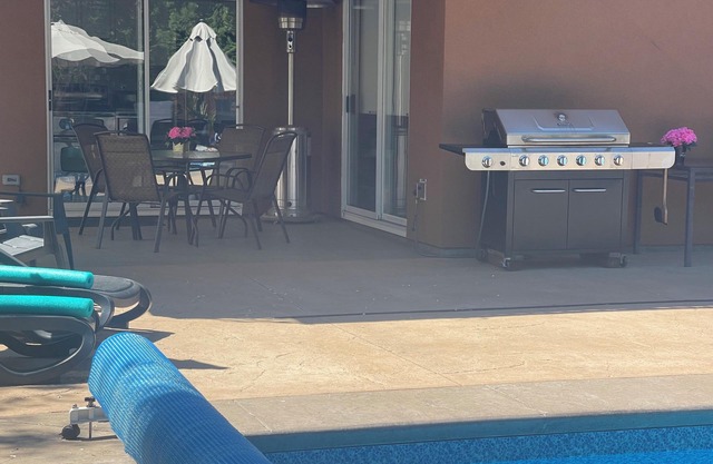 The Beach House in Ocean Park w/ heated pool