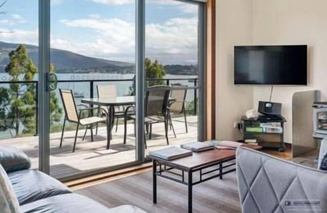 Driftwood Cottages- The Beach House