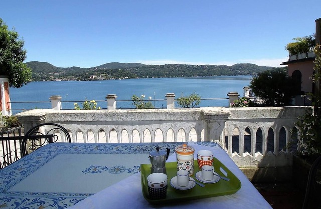¡Apartamento independiente de la playa con vistas al lago!