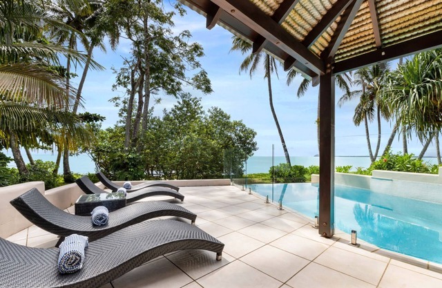 The Beach Villa on Newell Beach n A romantic getaway in the tropics.